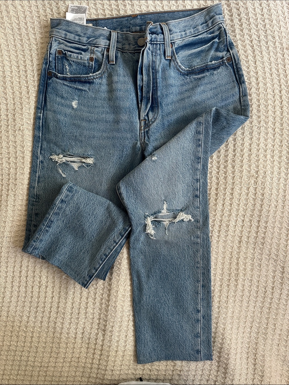 Levi’s 501 skinny. Medium wash with distressing. EUC size 26x28 cropped   $30